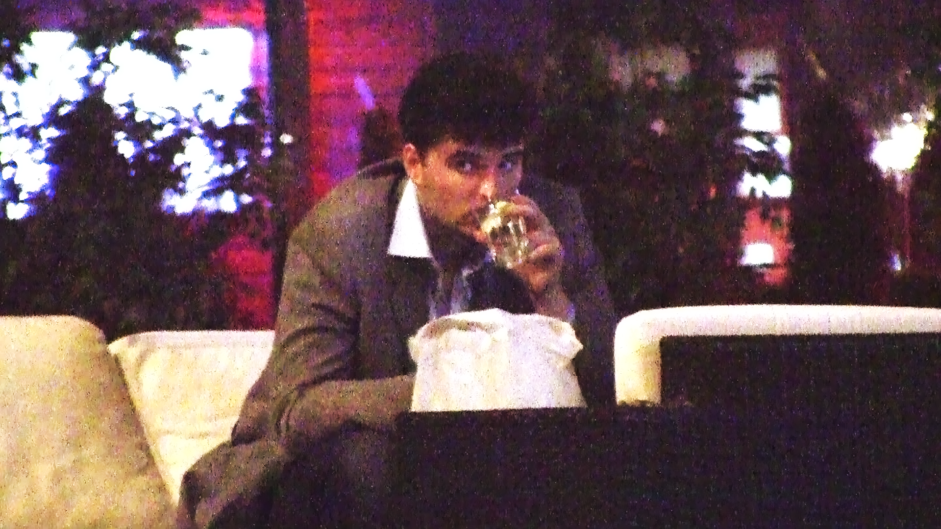 Victoras si-a asteptat iubita la o terasa