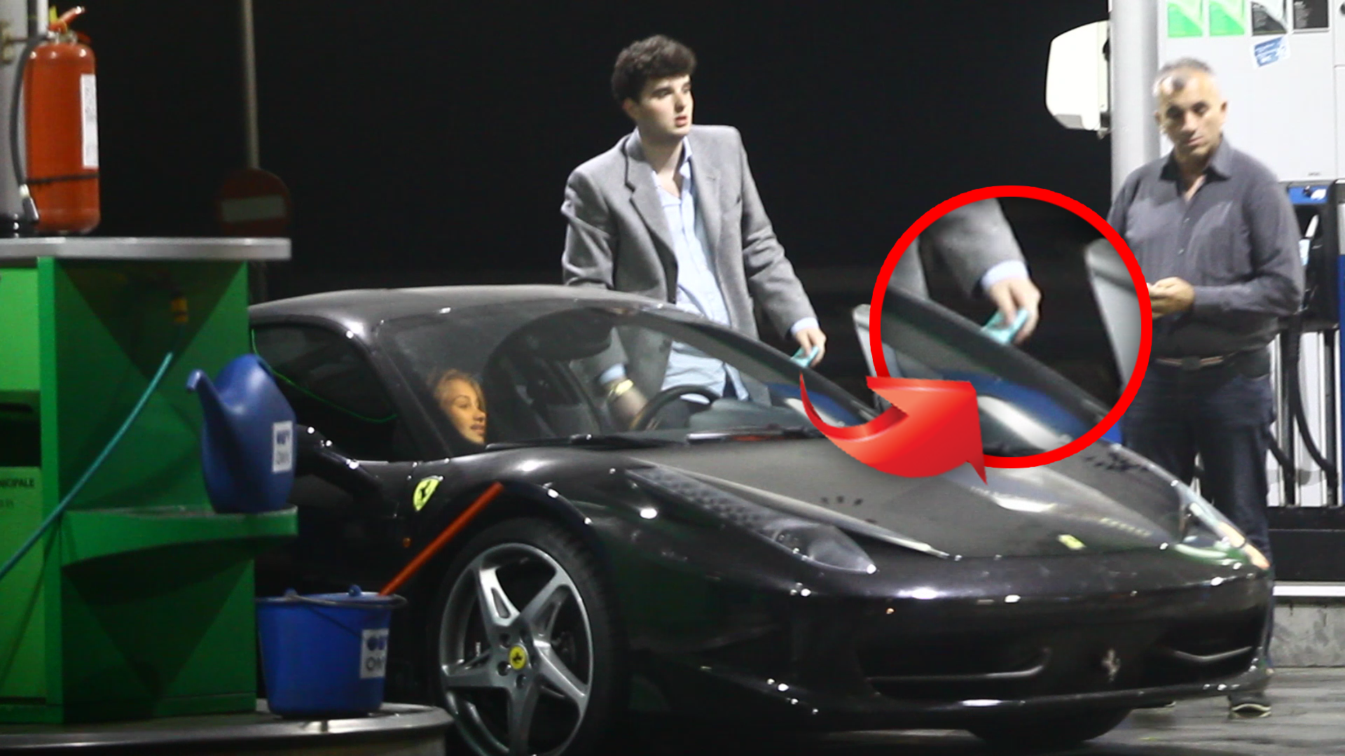 Dotat cu servetele umede, Victoras s-a retras pentru cateva minute