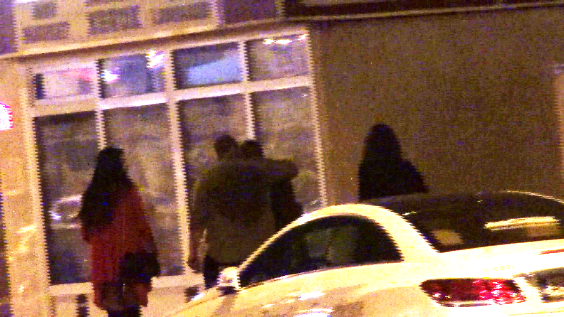 Dan Petrache incearca sa o sarute pe Memelusa