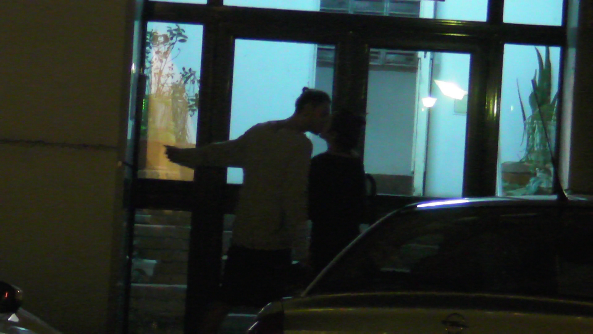 Ruby si iubitul se saruta la tot pasul