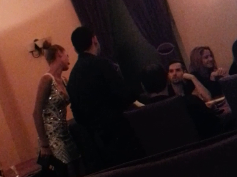 Randi a continuat distractia spre dimineata intr-un restaurant, alaturi de prietenii lui.