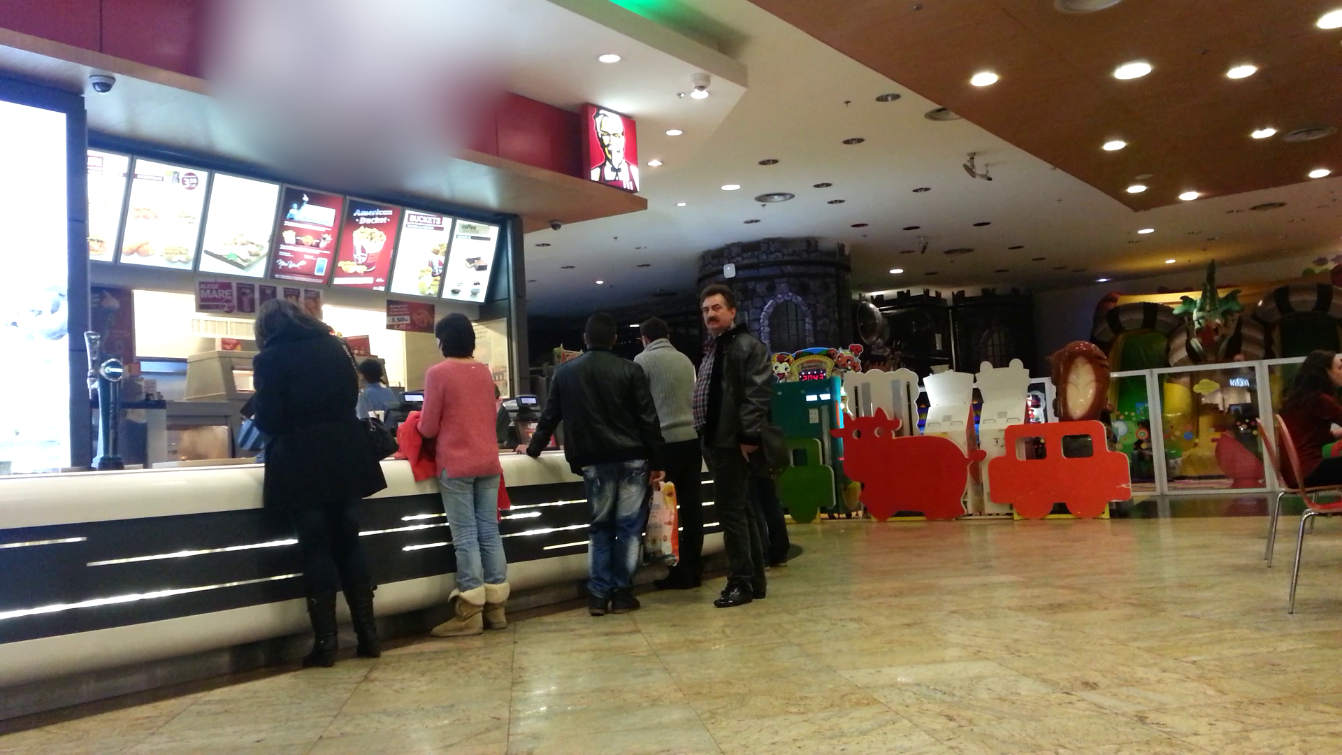 Petrica Matu Stoian a luat masa, duminica seara, la fast-food in mall