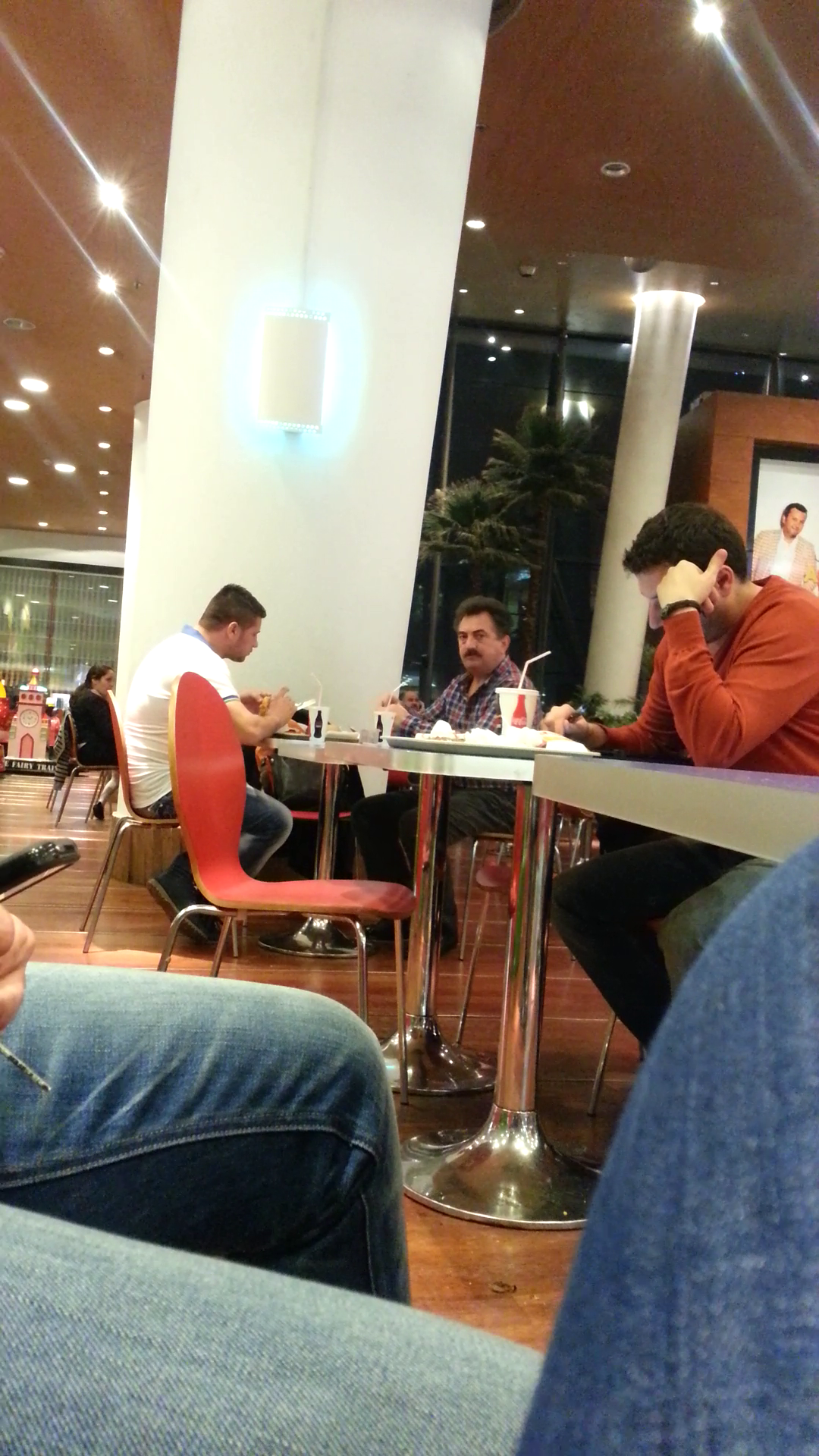 Dupa ce a poftit la buntaturile cu specific chinezesc, Matu Stoian a ales preparatele din pui