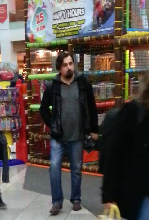 Dupa doar un sfert de ora, Petru Mircea s-a intors ingrijorat la locul de joaca.