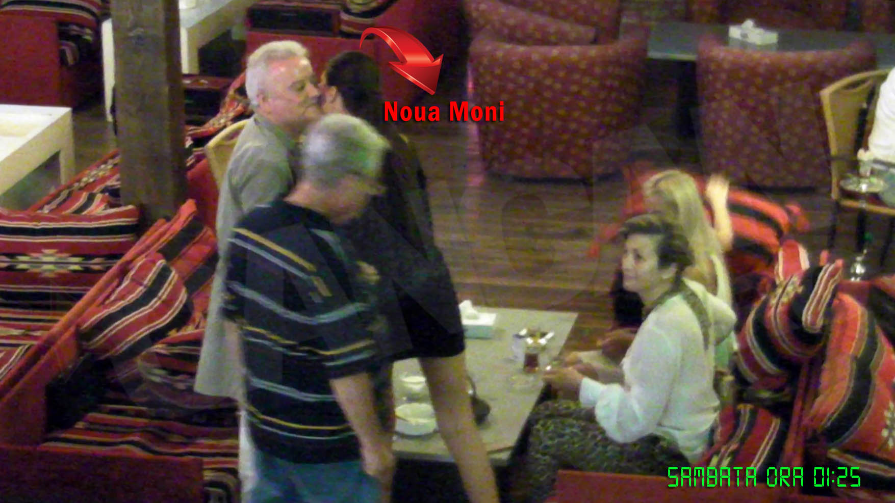 Abia acum incepe noaptea pentru Irinel, cand la masa lor isi fac aparitia nasul milionarului, Matei Miko, si o bruneta care aducea foarte bine cu Monica. Irinel se ridica, tot numai zambet, o imbratiseaza si o pupa