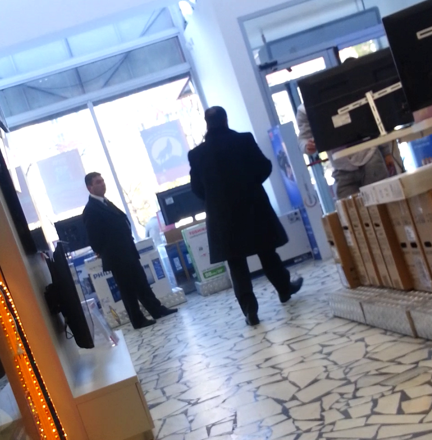 Nicolae Cristescu a parasit magazinul usor dezamagit