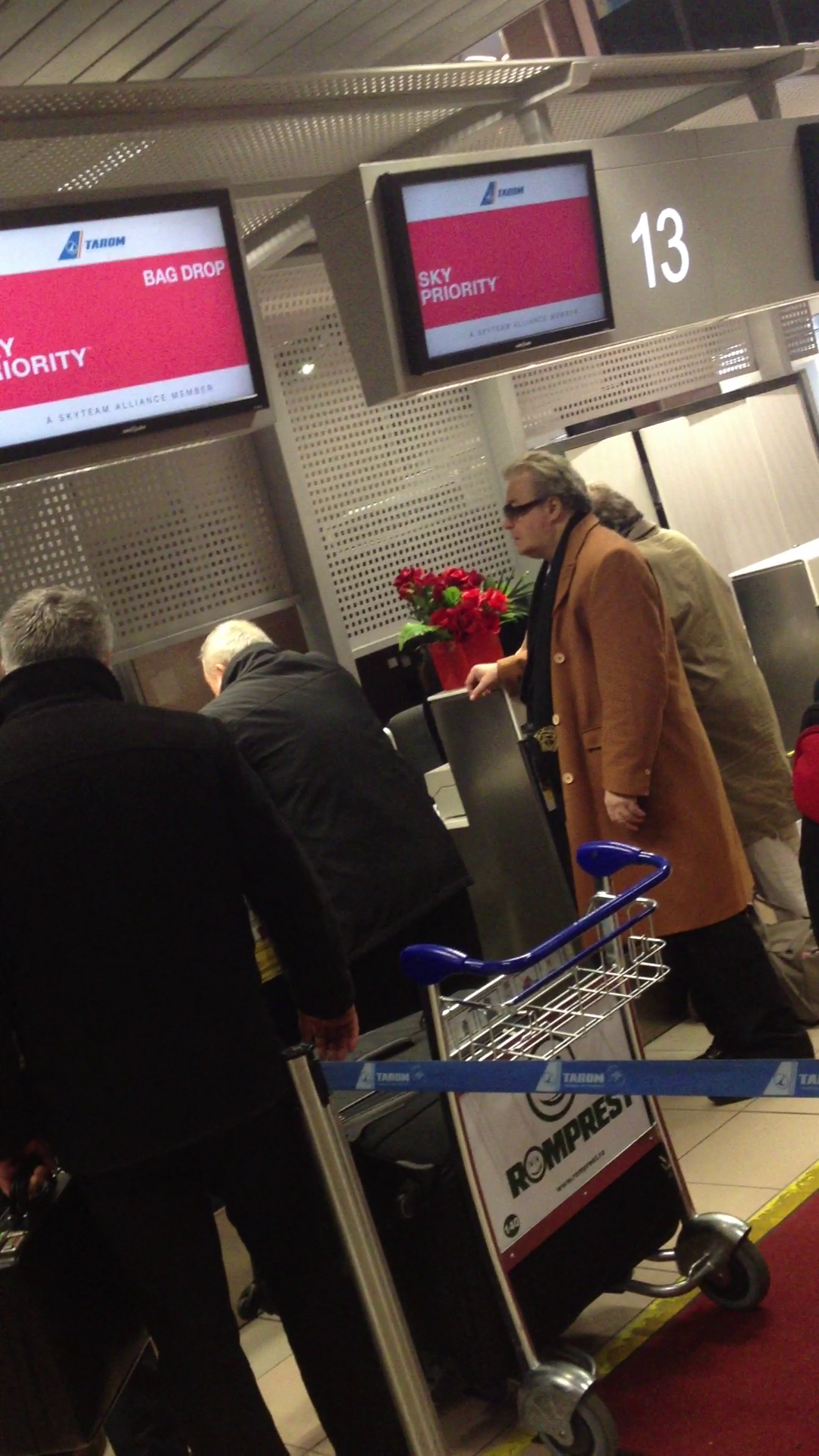 Corneliu Vadim Tudor a zburat si el la bordul aceleiasi aeronave