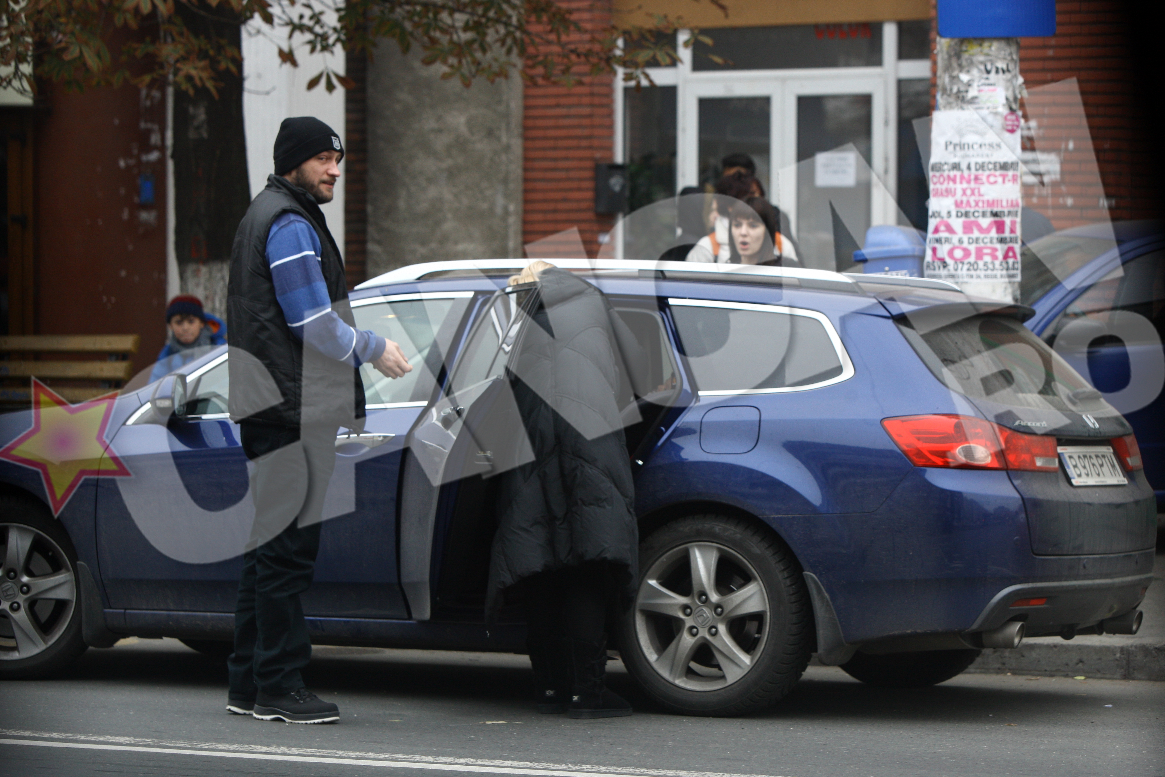 Caddy si sotia s-au ocupat, pe rand, de ambii copii