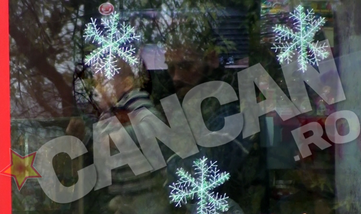 Caddy si-a dusbaiatul cel mare la o frizerie pentru copii