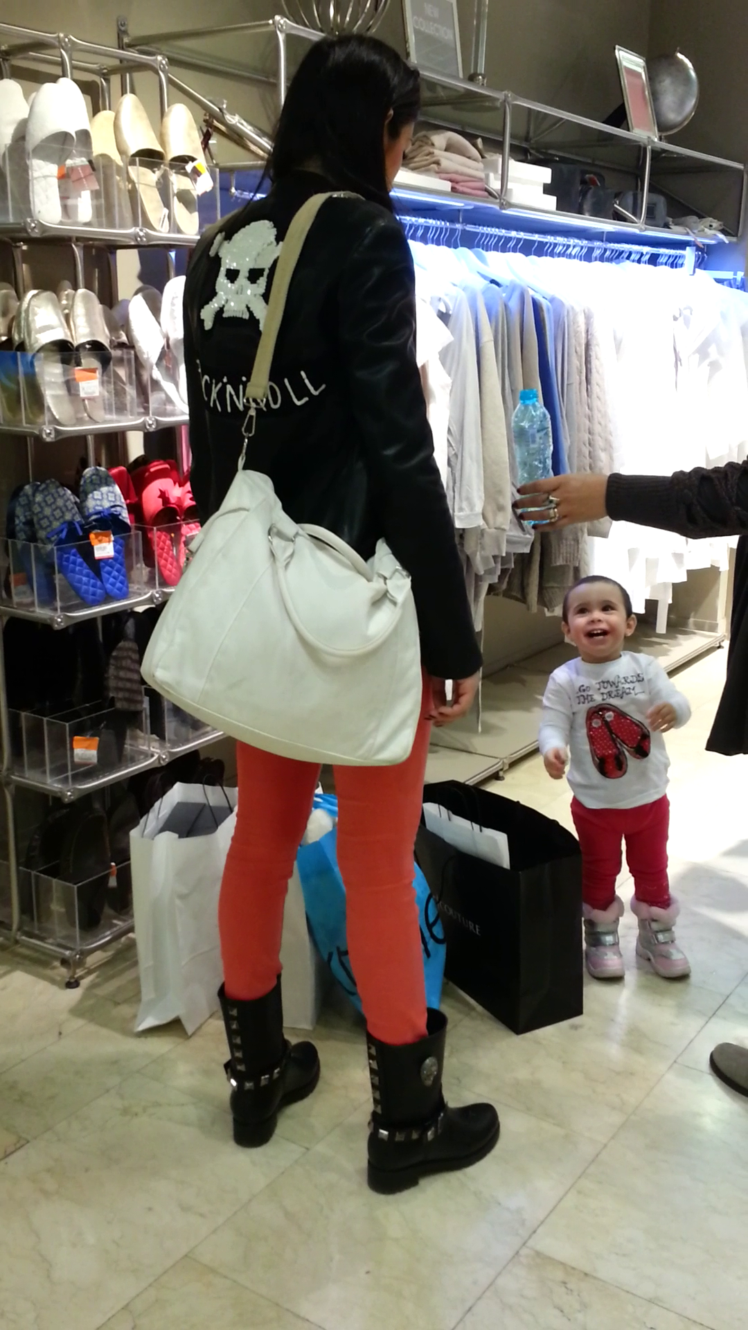 Micuta a reusit, intr-un final, sa o supere pe Raluca