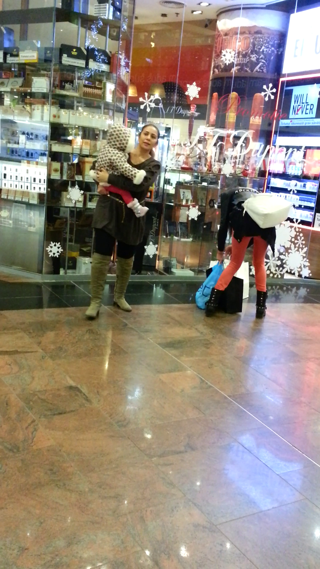 Plimbarea la magazine s-a incheiat dupa cateva ore bune