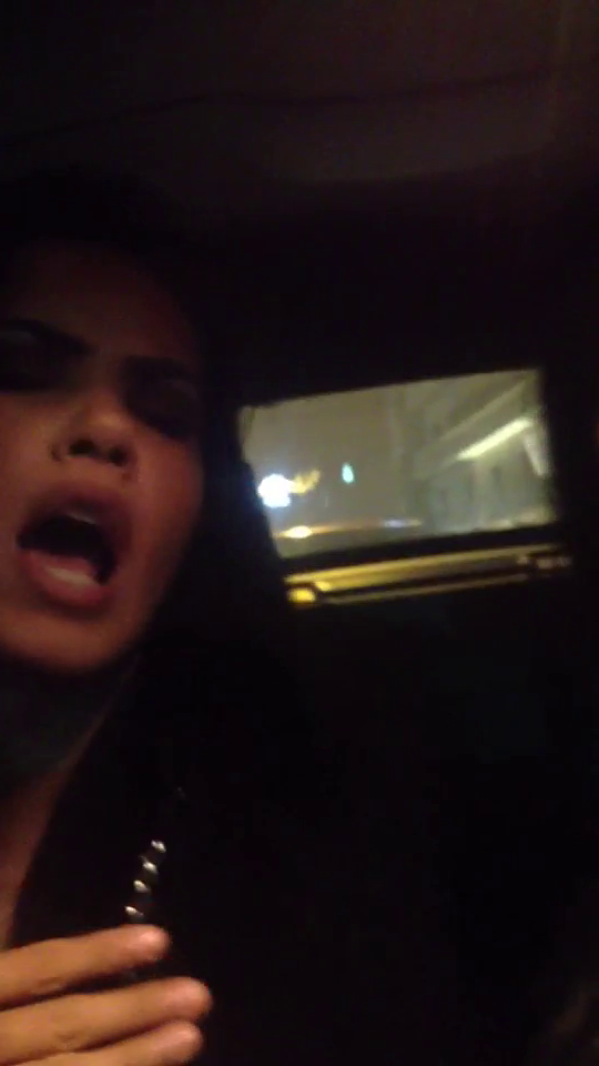 Oana Zavoranu s-a filmat cu telefonul in timp ce canta o manea de-a lui Florin Salam