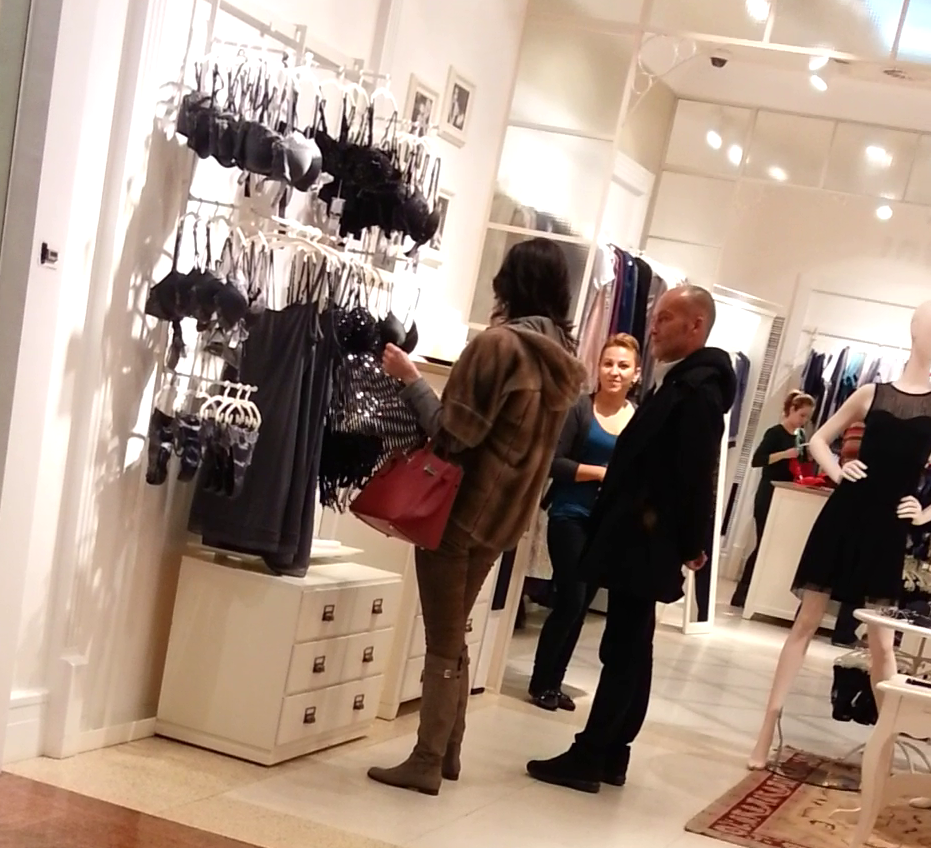 Ramona Badescu a fost fascinata de un furou negru cu paiete