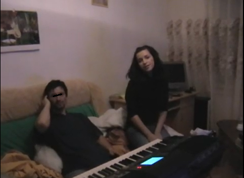 Acum cinci ani, Bijou era o tanara timida, care canta melodii bisericesti sursa: youtube.com