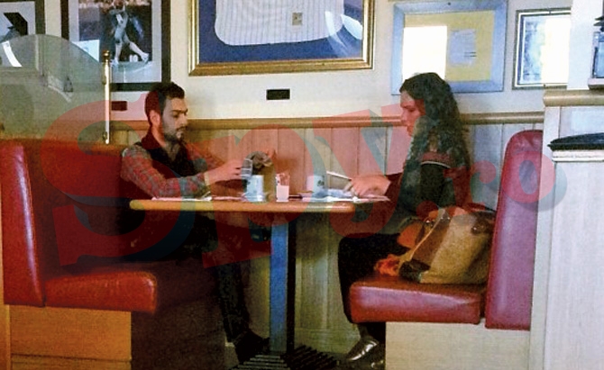 Cei doi au luat masa impreuna, ca un cuplu vechi