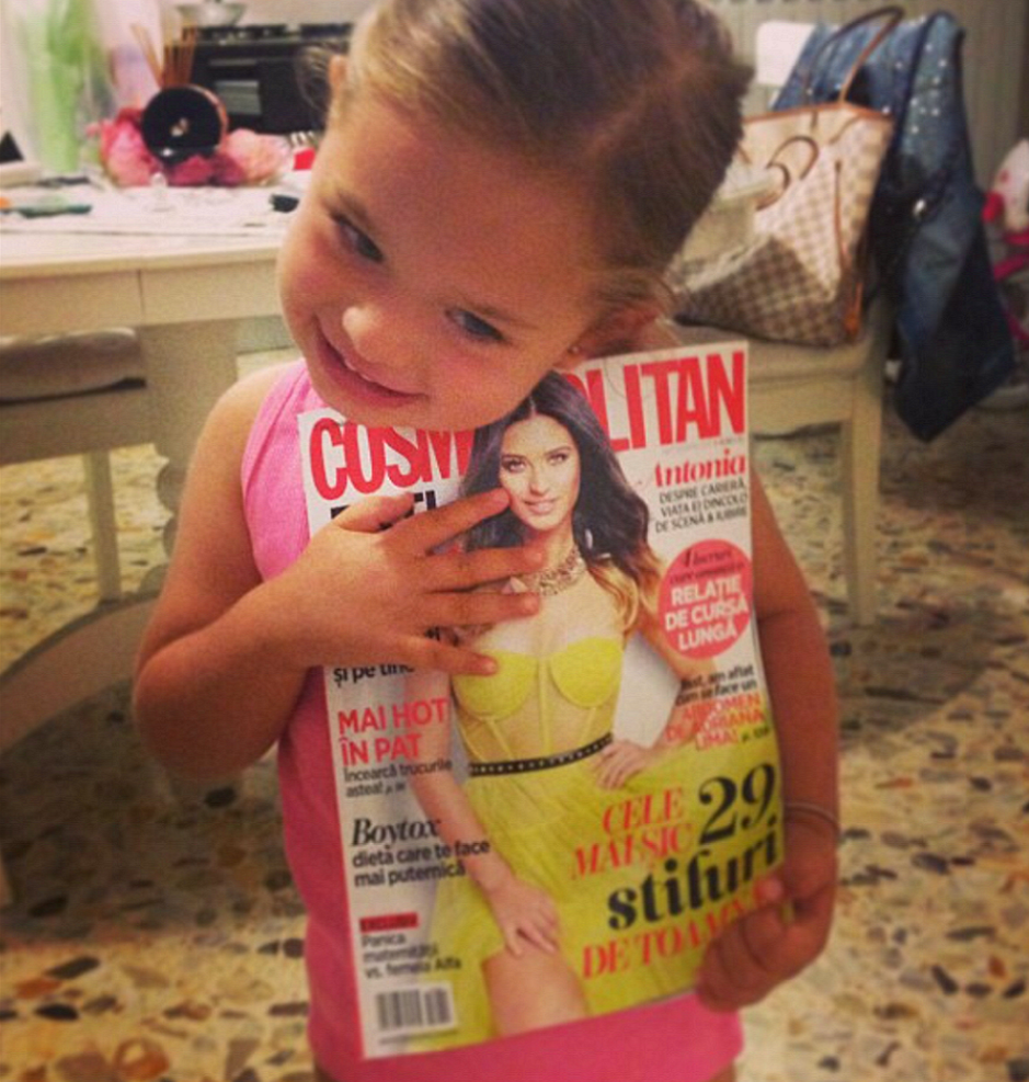 Maya isi adora mama, pe care o vede, insa, foarte rar