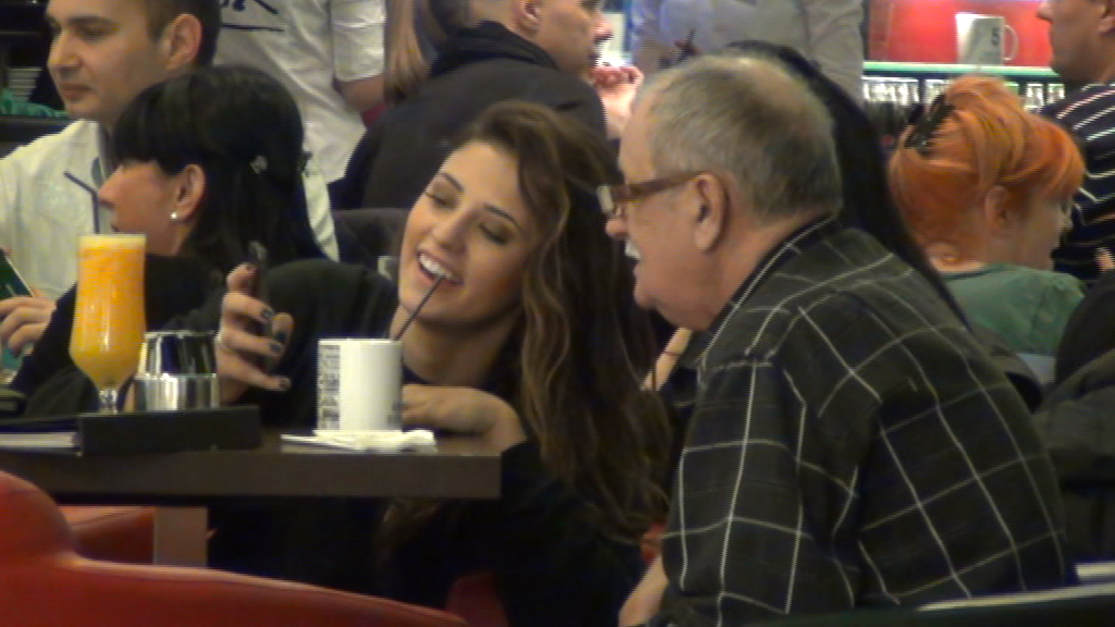 Bunicul a facut-o pe Antonia sa zambeasca