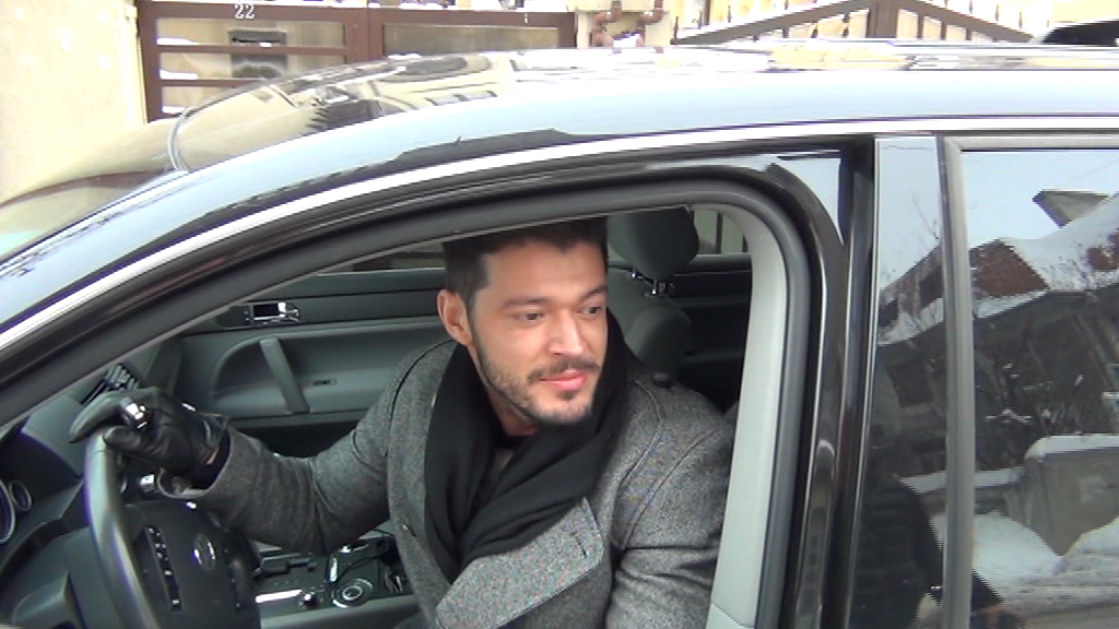 Intalnirea pare sa fie doar o continuare la noaptea trecuta, pe care ar fi petrecut-o tot impreuna