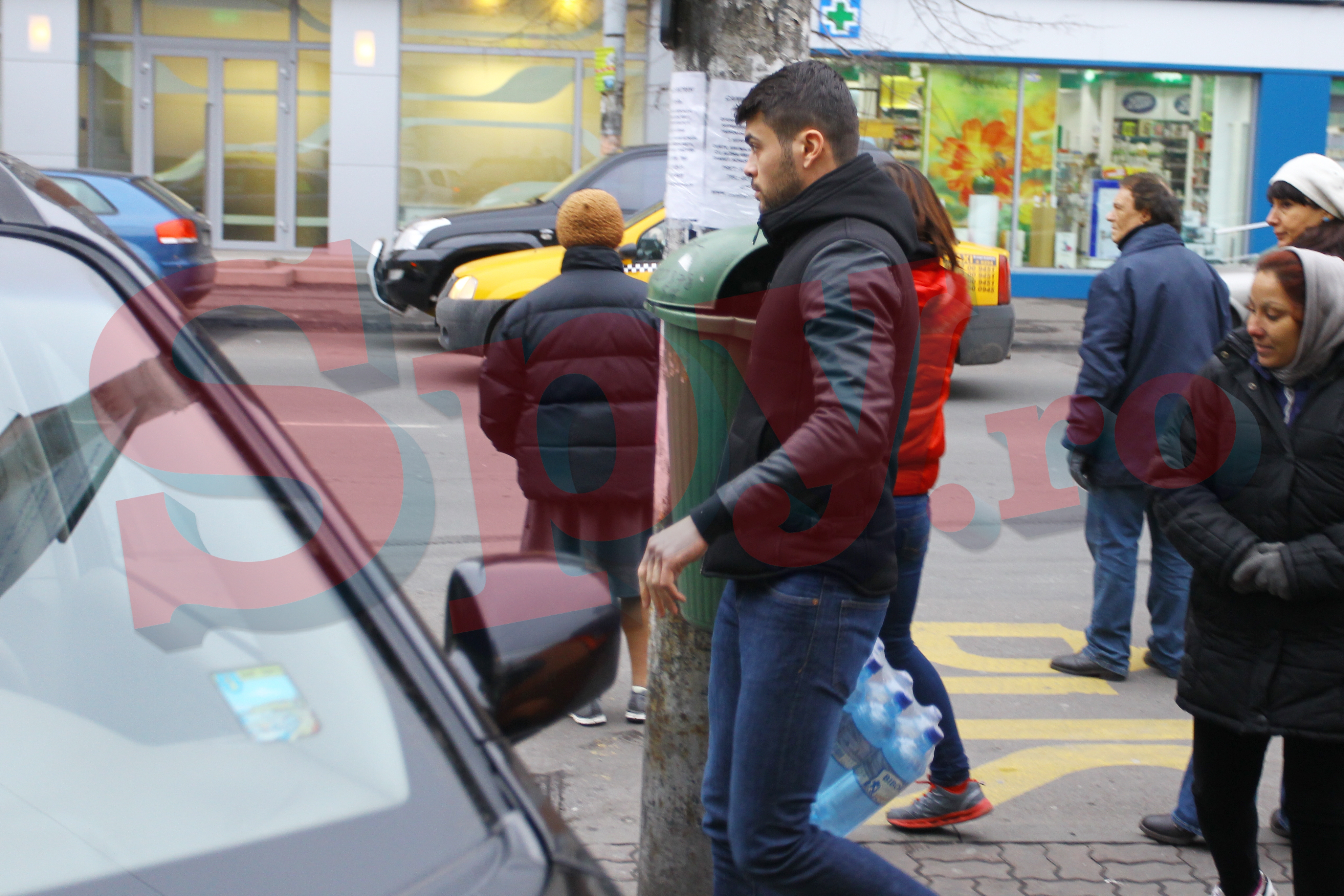 In nici jumatate de ora, cei doi si-au facut si cumparaturile pentru acasa