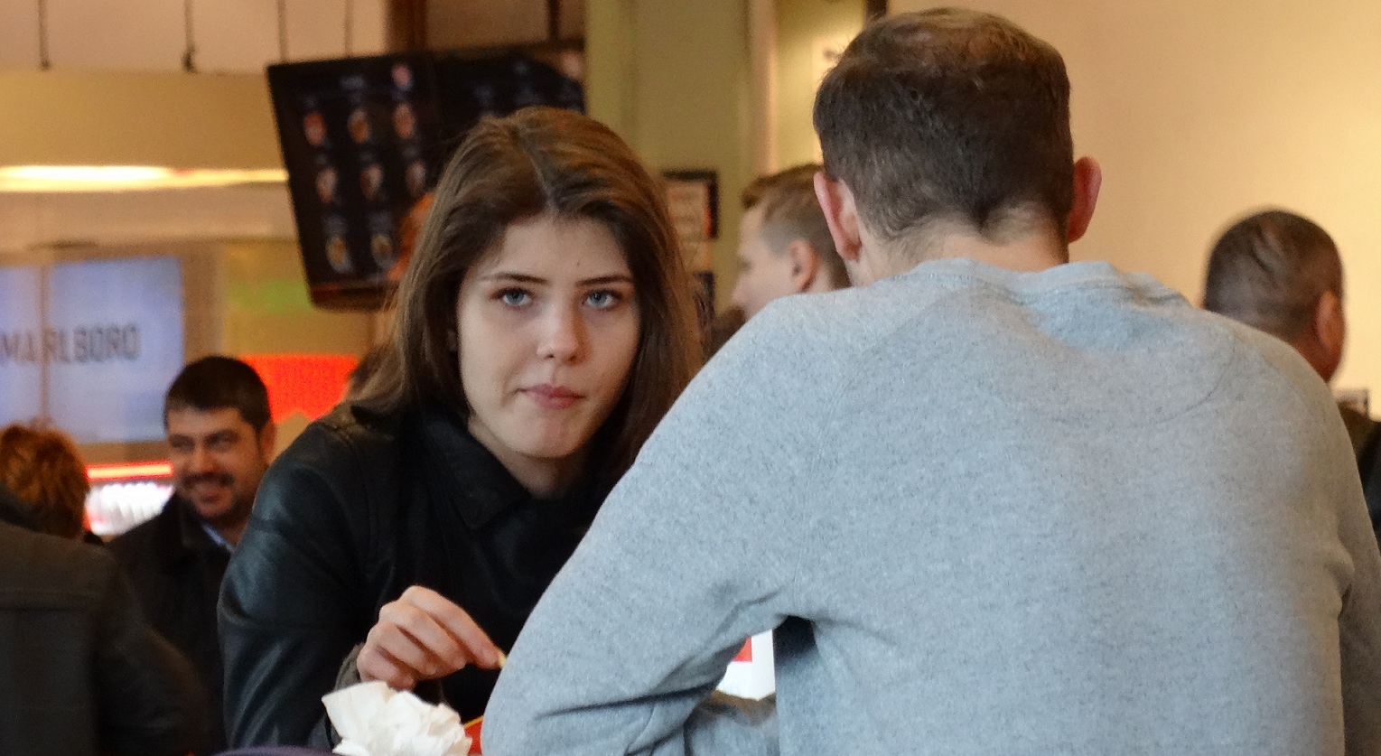 Ea i-a tinut de urat lui Sorin Brotnei la mall