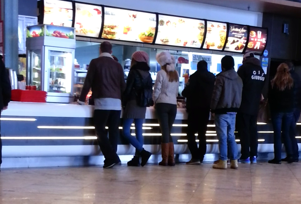 Sorin si satena si-au satisfacut pofta de fast-food