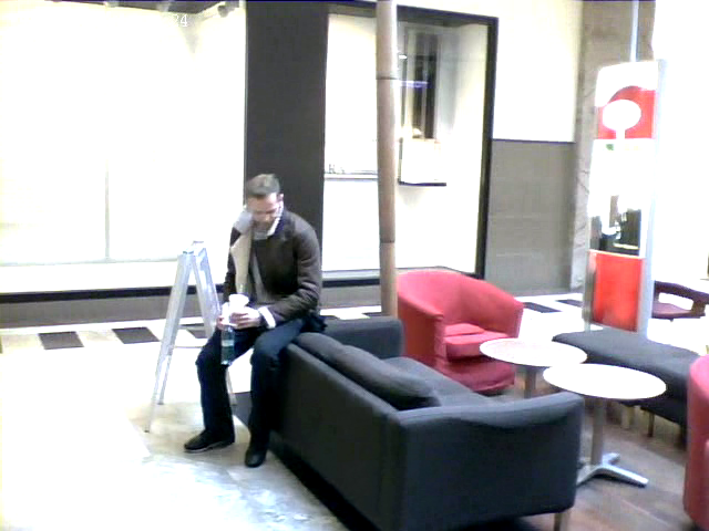 Sorin a asteptat cata vreme satena si-a clatit ochii prin magazine