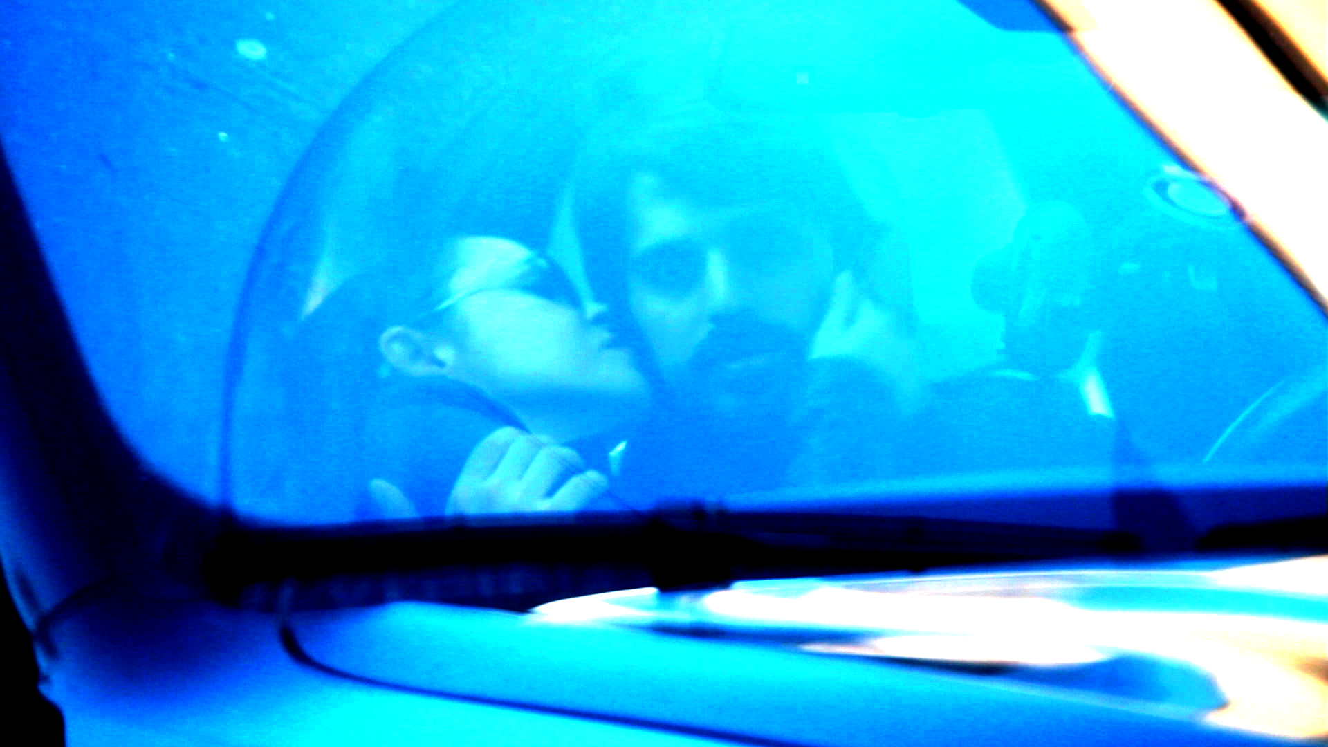 Andreea l-a sarutat parinteste