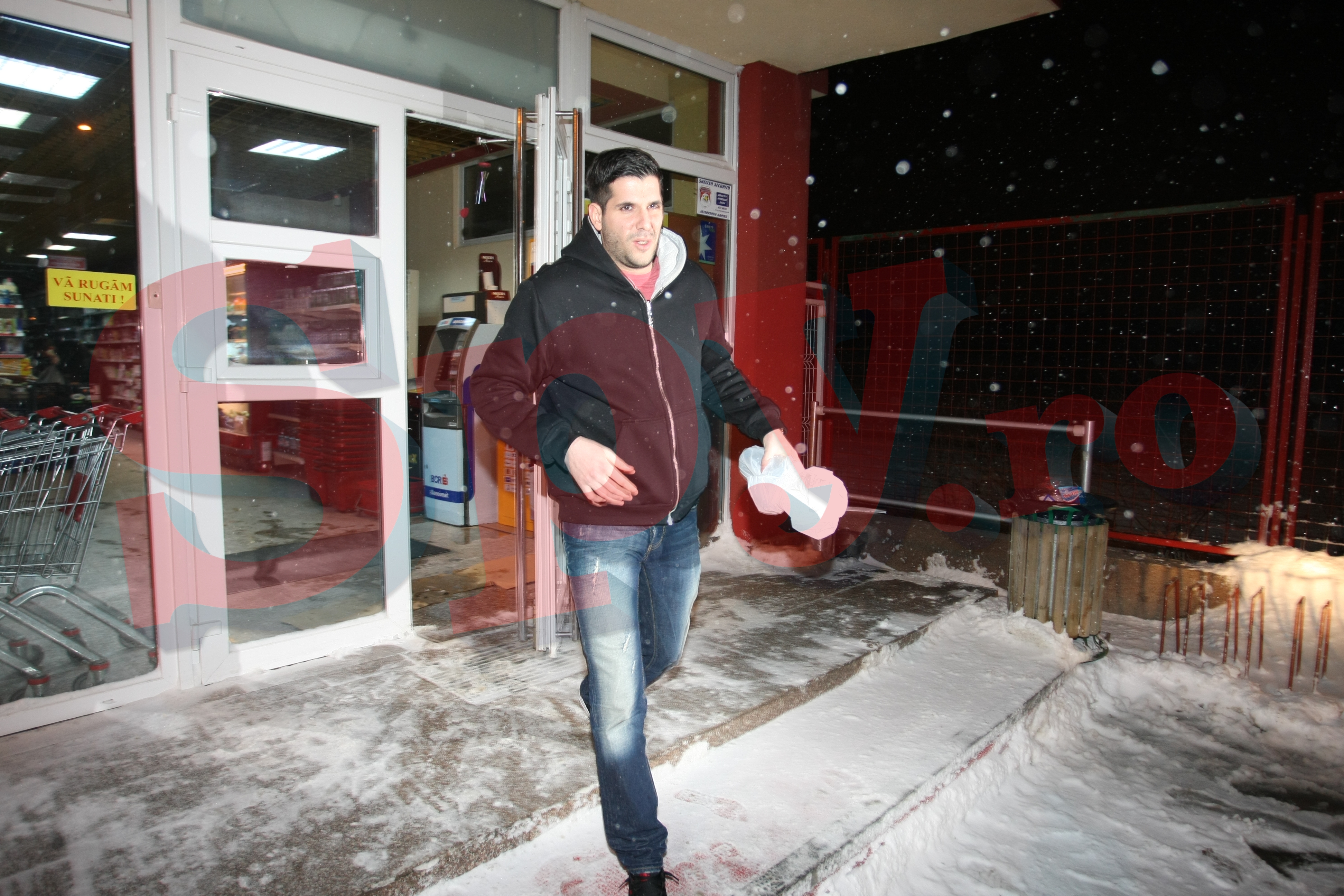 Iubitul Laurei a oprit sa cumpere o sampanie