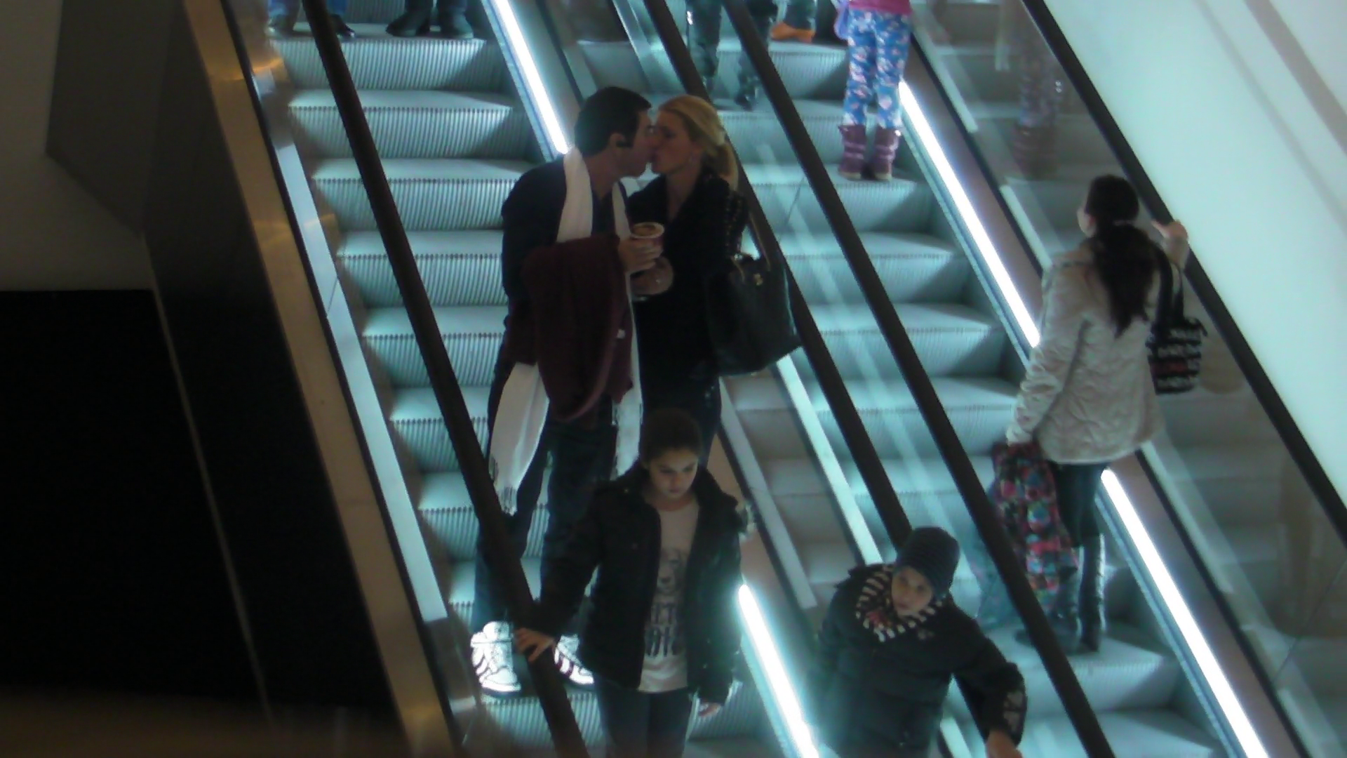 Cristi Borcea si sotia lui nu ezita sa-si manifeste dragostea in vazul tuturor