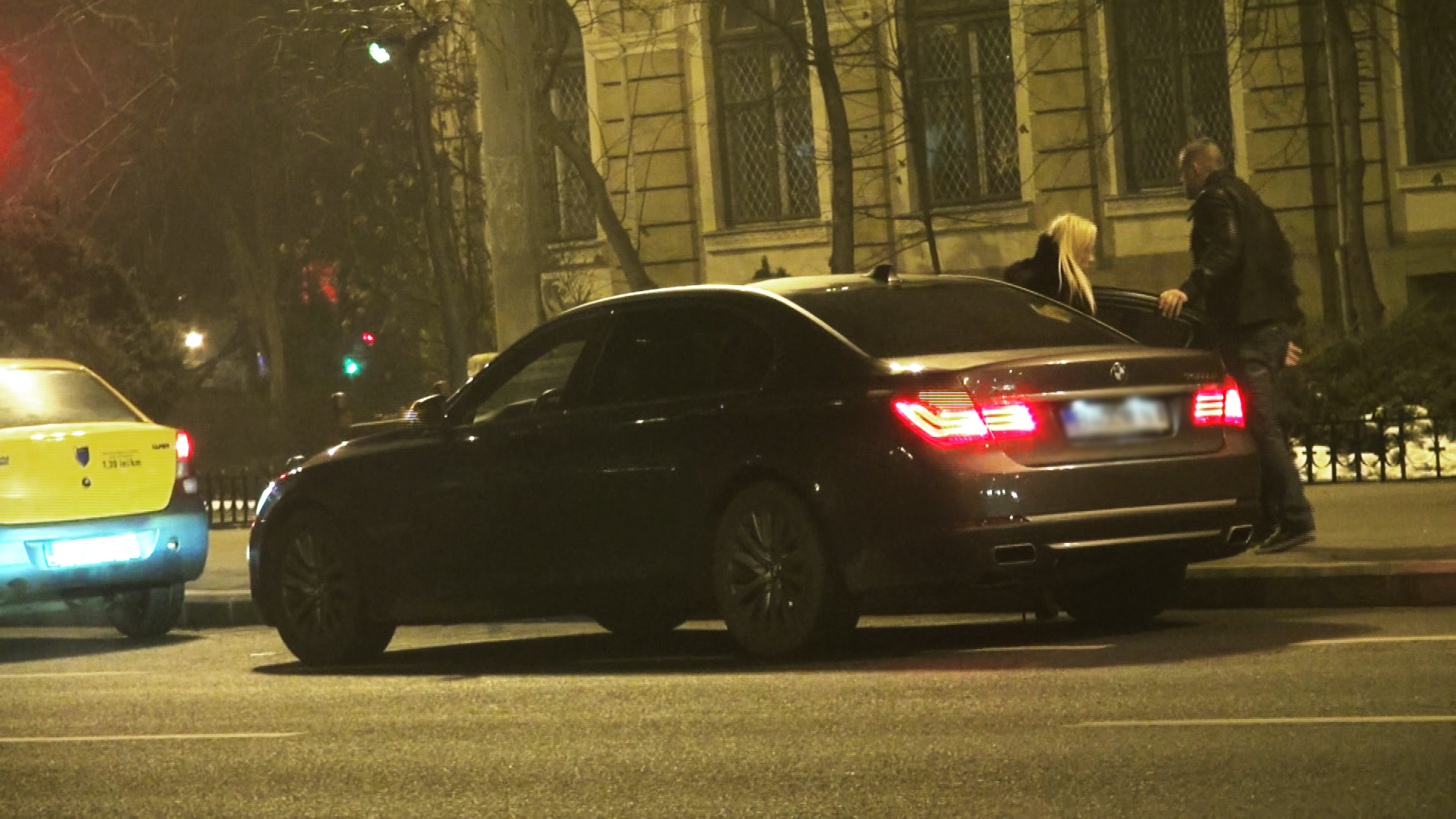 Soferul o pofteste sa coboare