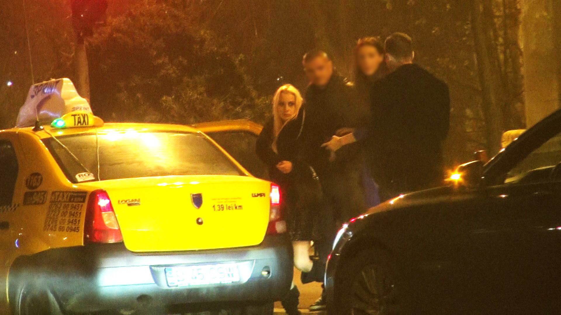 Blonda s-a impacat cu iubitul ei, dupa toate certurile pe care le-au avut