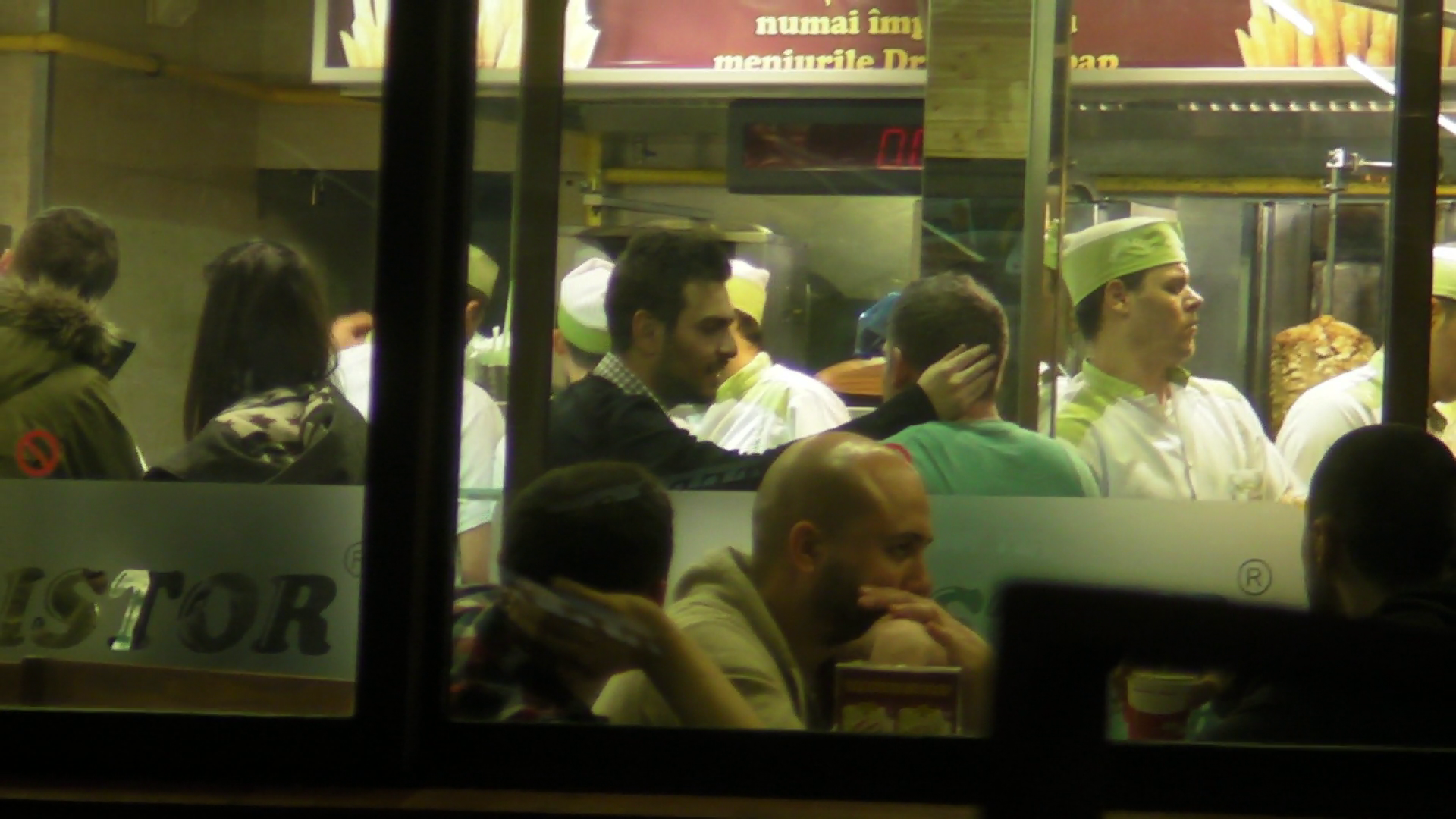 In cercul lui de prieteni, Dj Vinnie este responsabilul cu voia buna