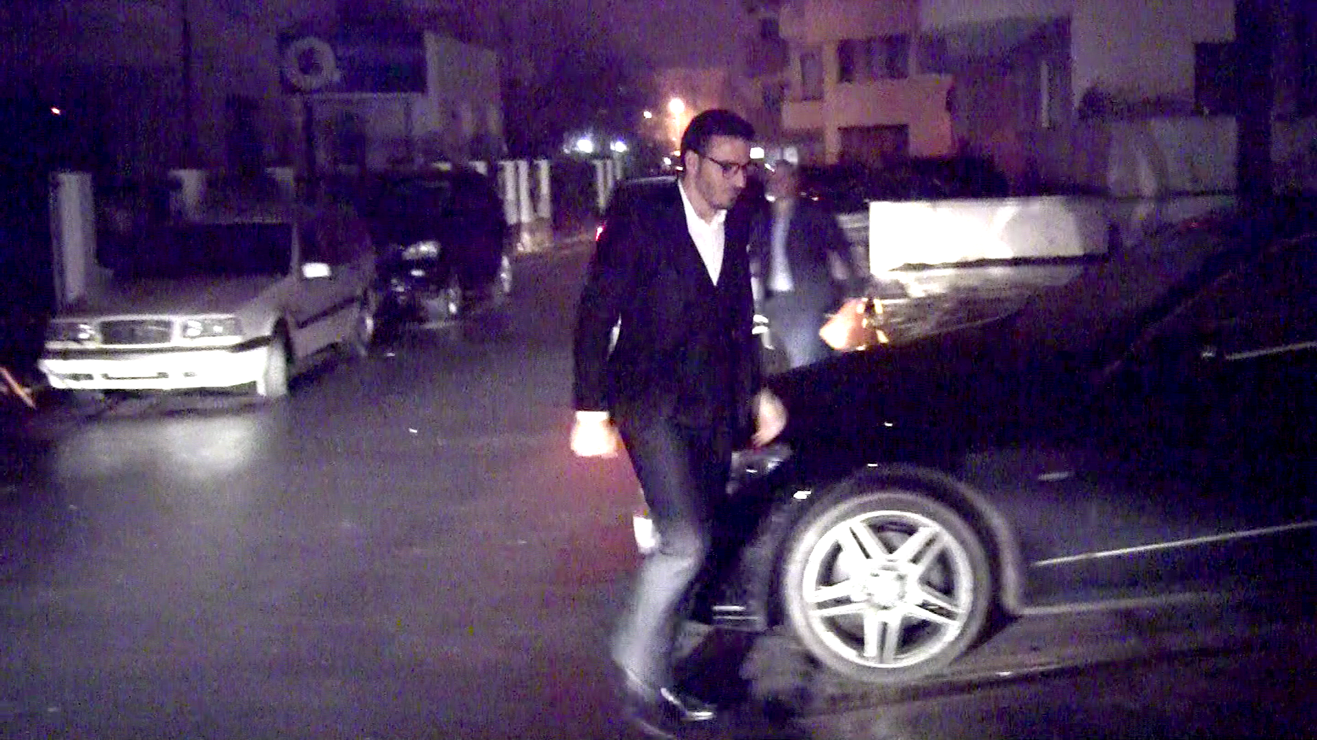 Adi Cristea a ajuns acasa cu un amic