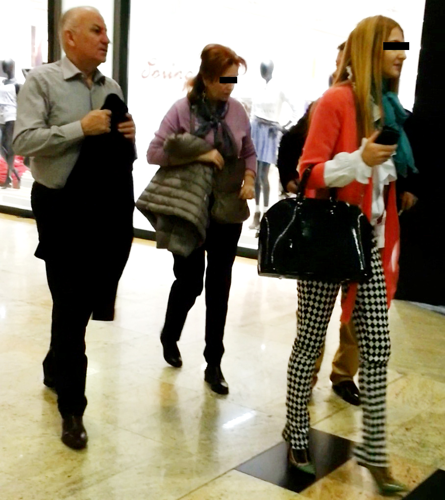 Costel Bucur a fost insotit la film de o blonda frumoasa, probabil iubita sa