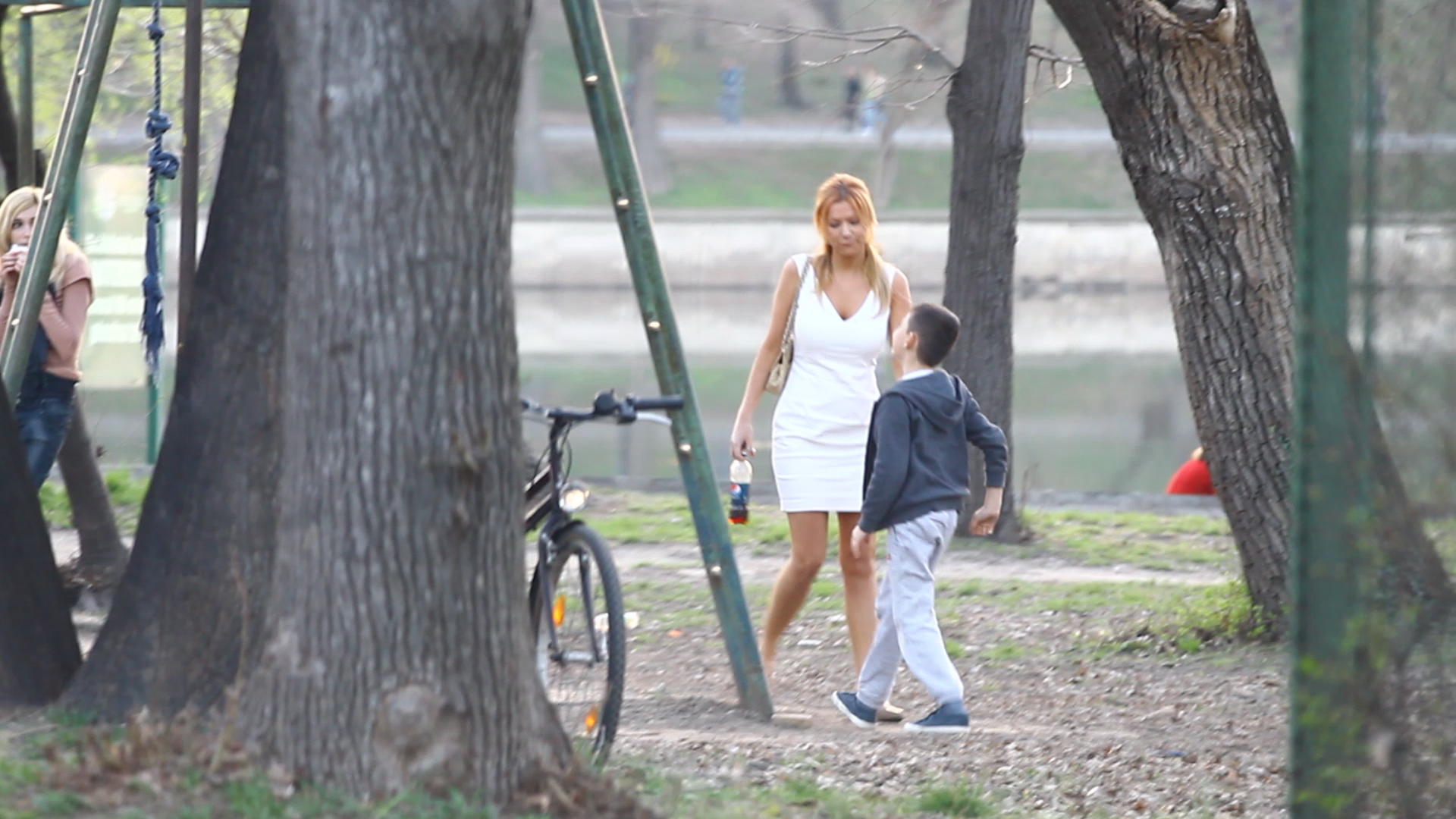 Simona s-a linistit abia si-a vazut nepotul cu picioarele pe pamant