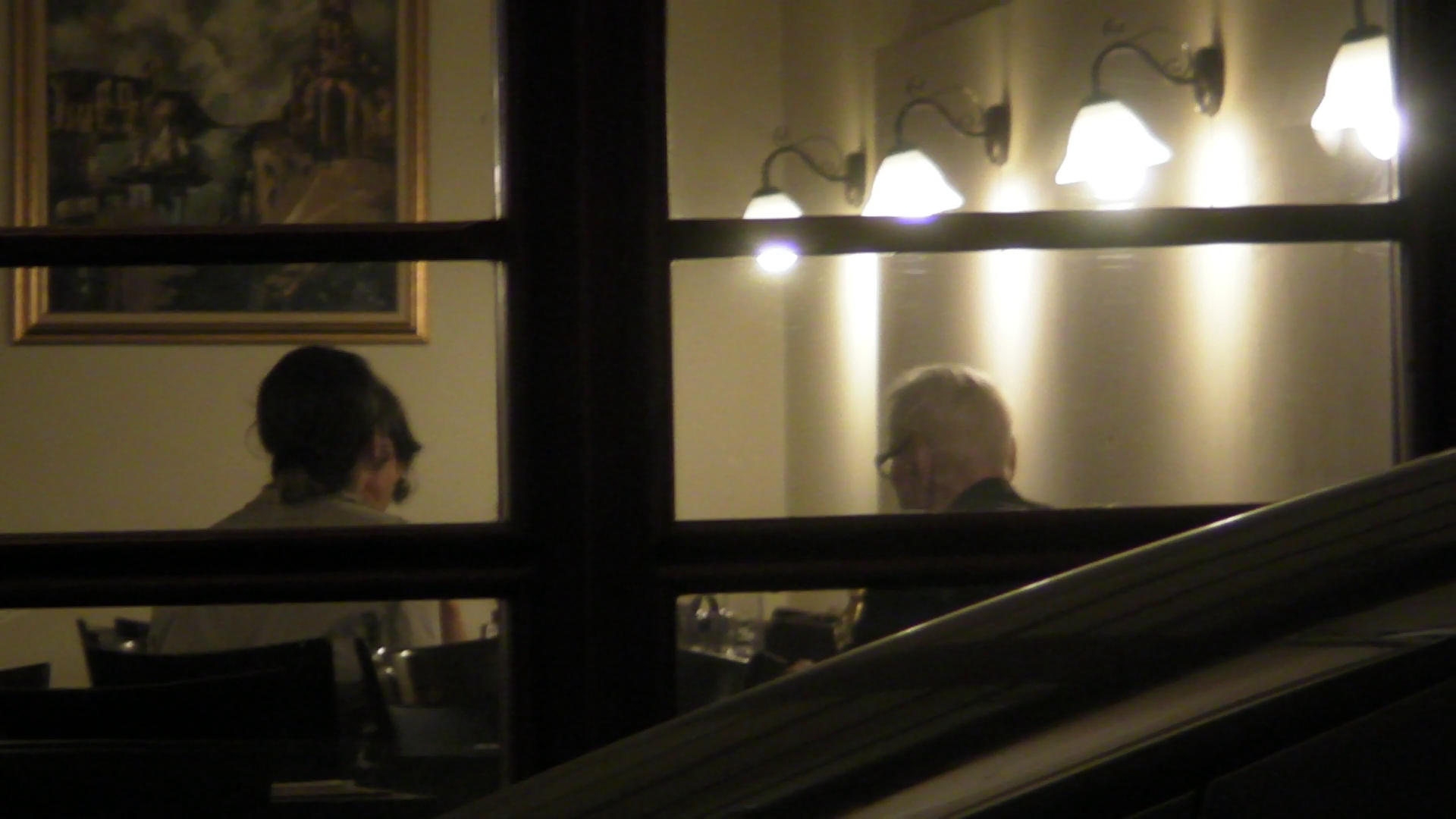 Dupa terminarea premiilor Gopo, maestrul Beligan a luat cina la un restaurant de lux, alaturi de fiica si nepoata lui