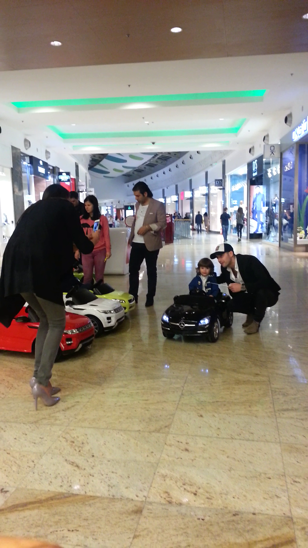 Anca Serea le face poze baietilor