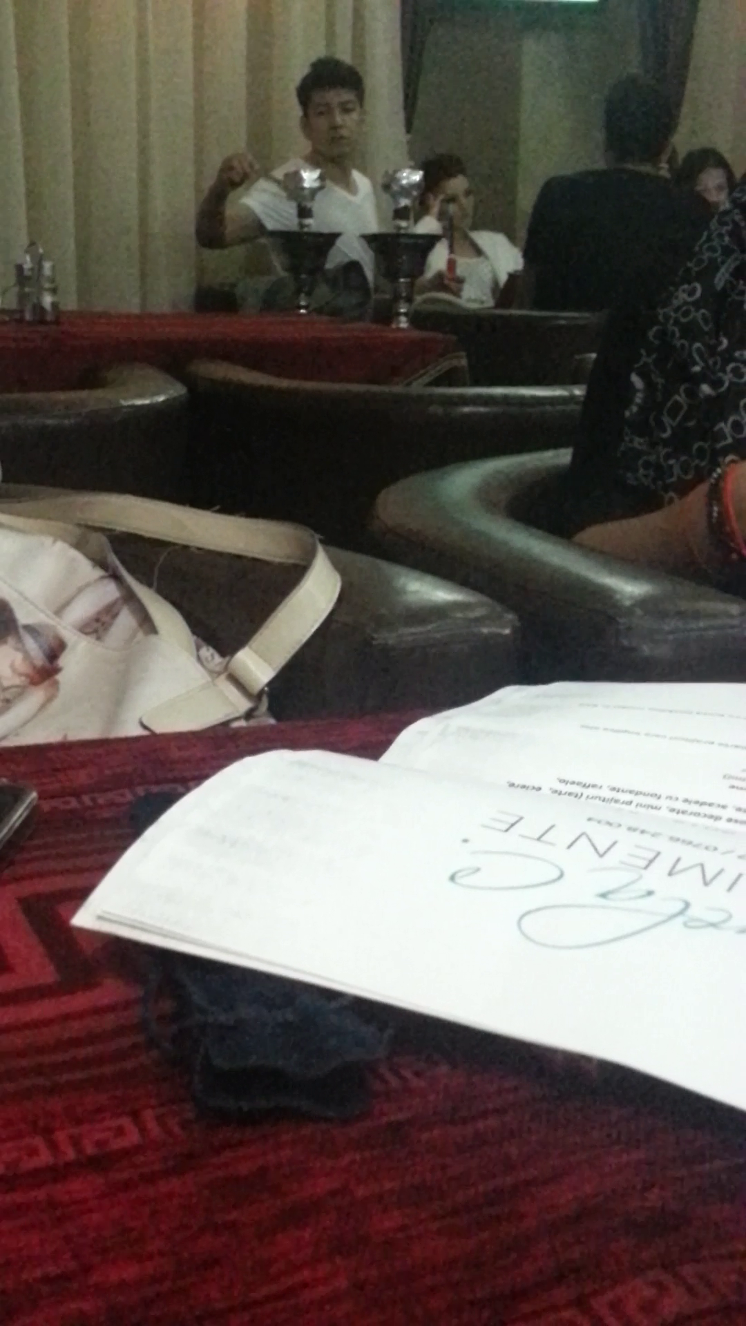 Cornel fumeaza narghilea