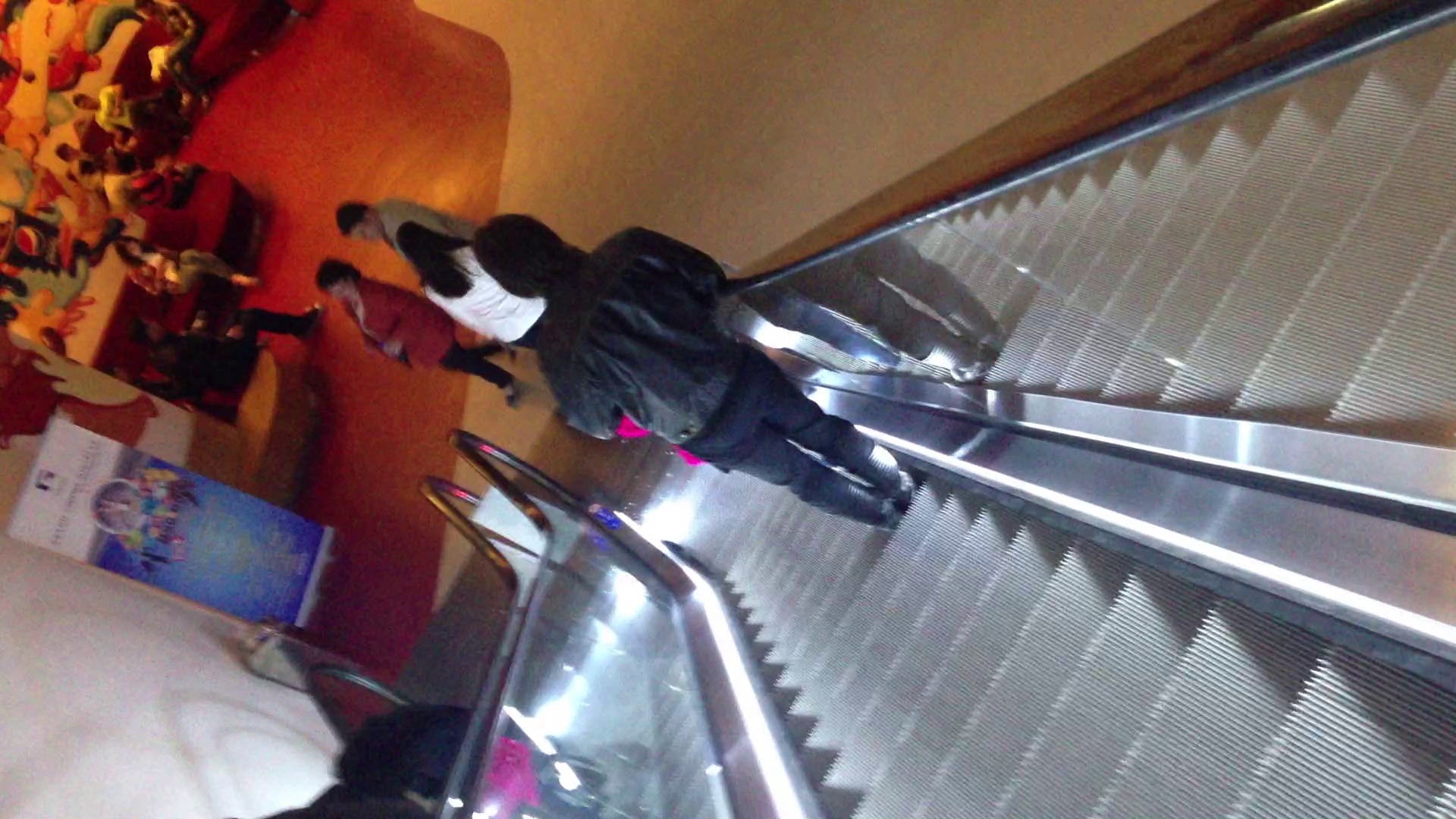 Marian Ionescu si noua blonda din viata lui au fost la film, la mall, duminica seara