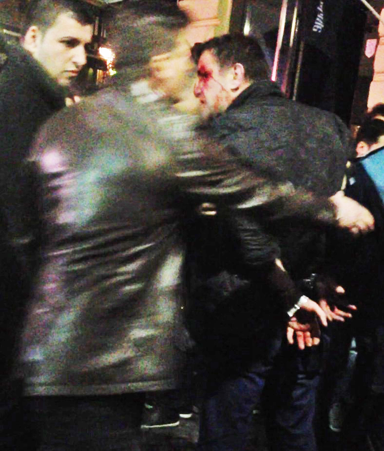 Strainii au fost salvati din mainile bodyguarzilor dupa interventia politiei