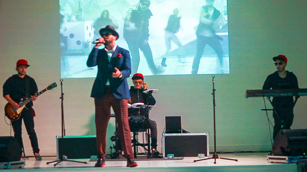 CRBL si-a lansat de curand un nou videoclip la o noua piesa