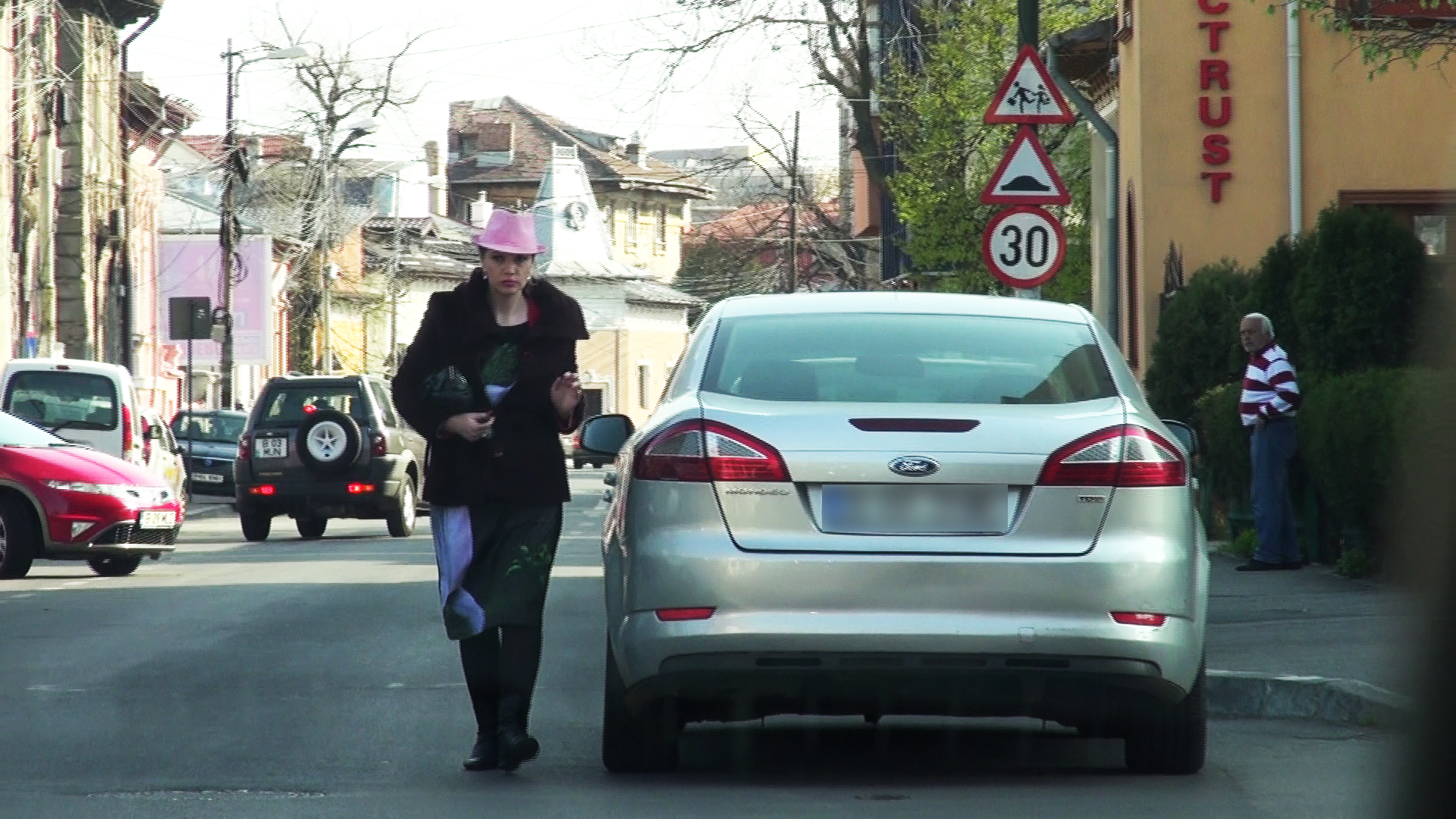 Zece minute mai tarziu, Oana i-a calcat pe urme lui Viorel