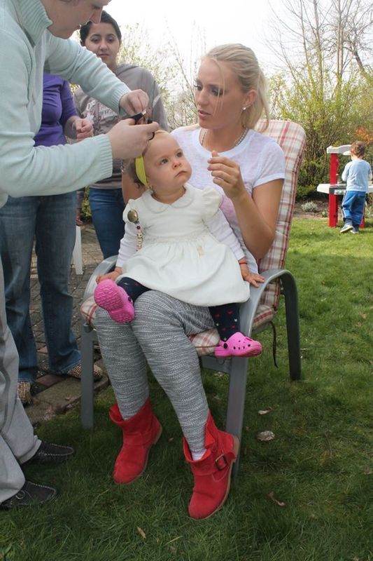 Elena a fost atat de fericita la aniversarea de un an a fetitei, incat i-au dat lacrimile