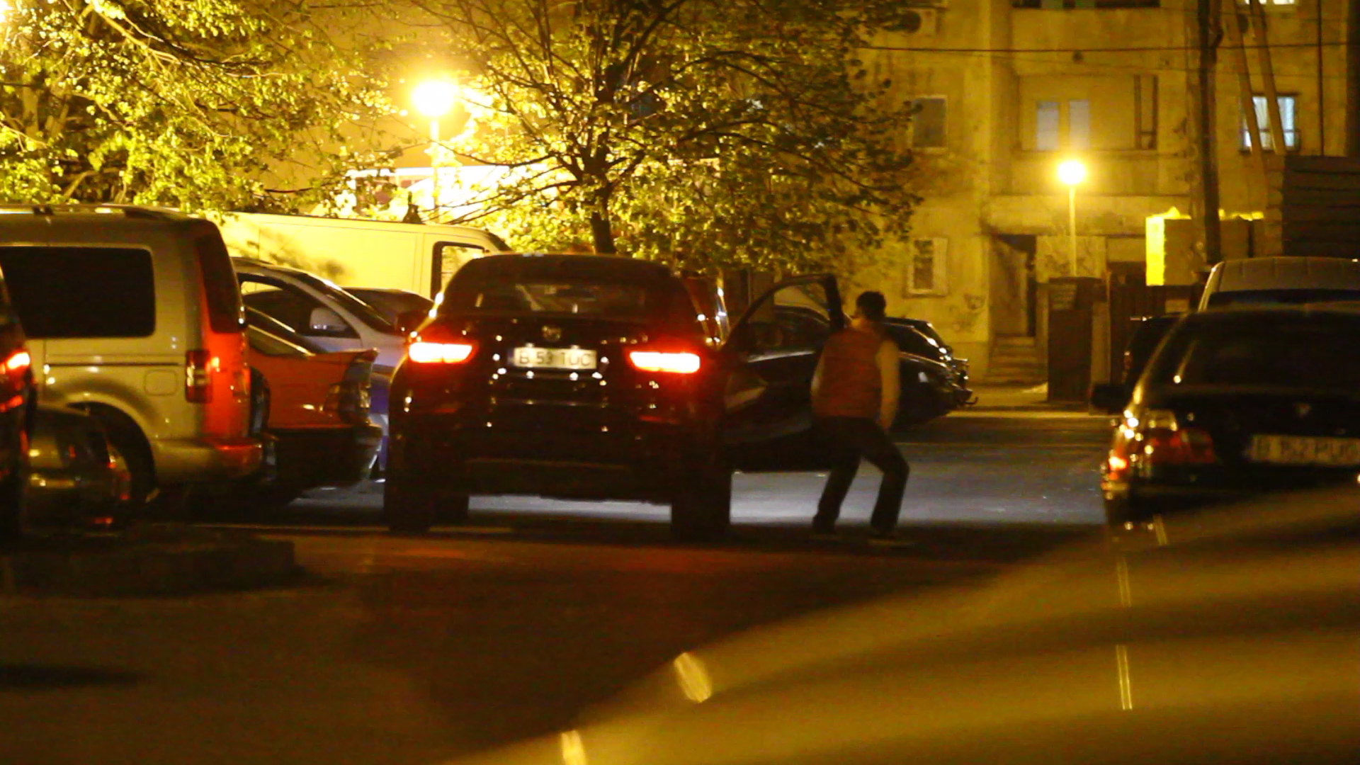 Prietenul lui Catalin s-a facut si el remarcat printr-un dans....cu tente erotice