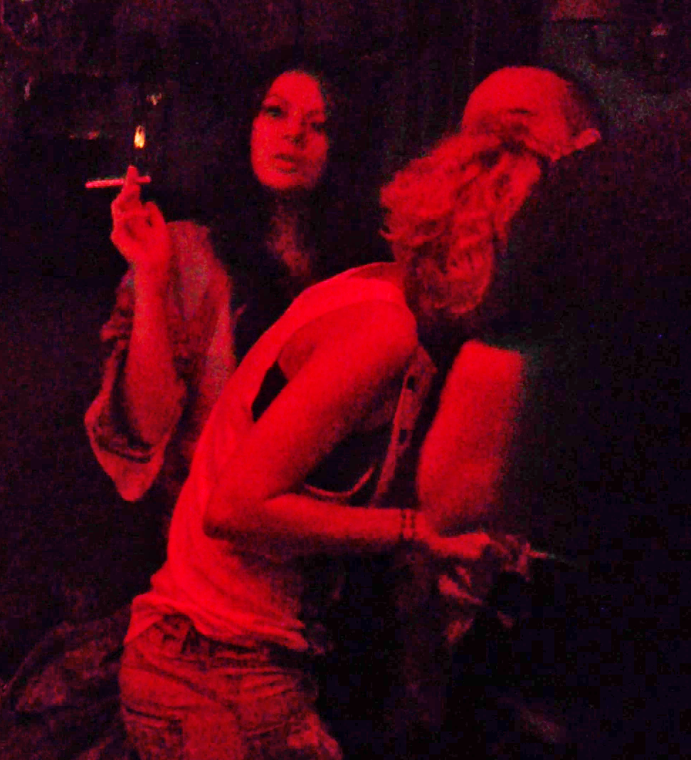 Acesta este chipul pe care cantareata il ascunde sub mastile pe care le poarta