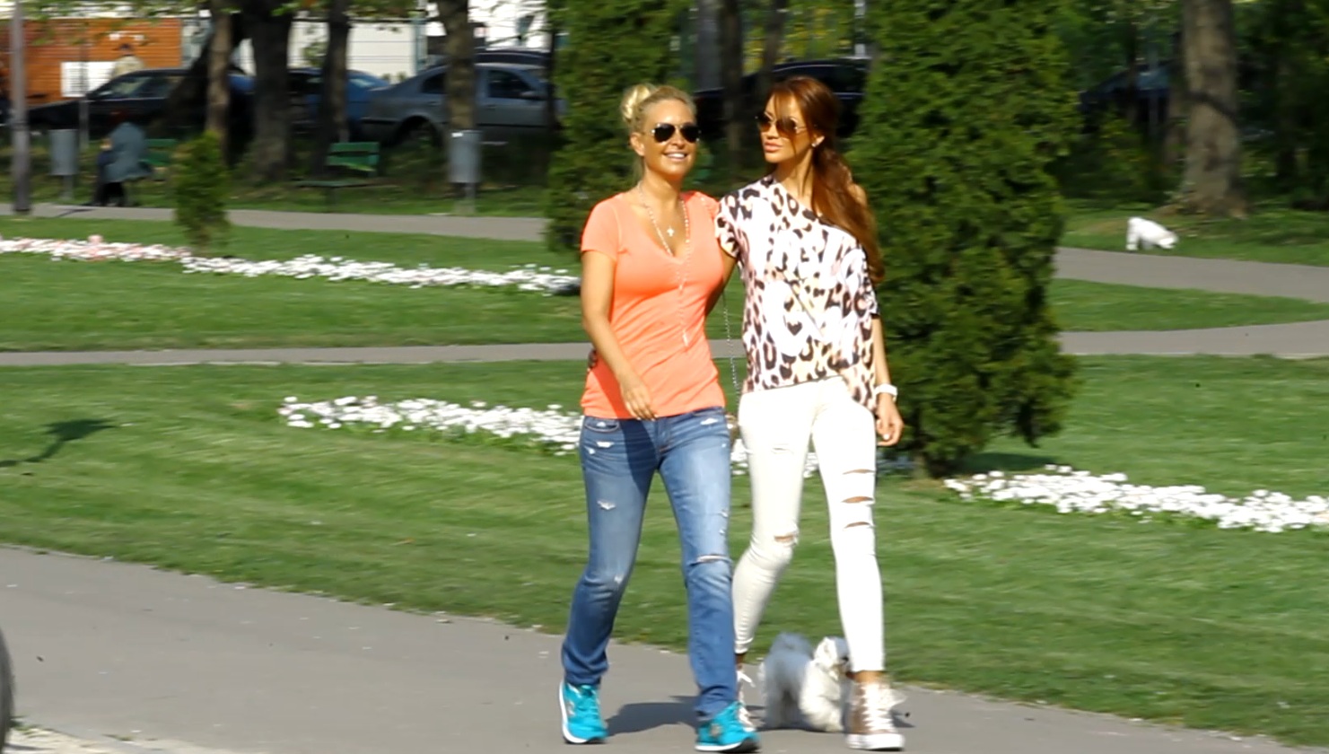 Vica si Bianca s-au plimbat prin parc, insa nu au trecut neobservate