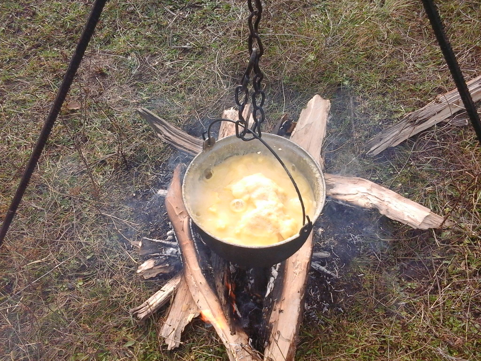 Ghita vrea ca si garnitura pe langa miel, o mamaliga facuta la lemne