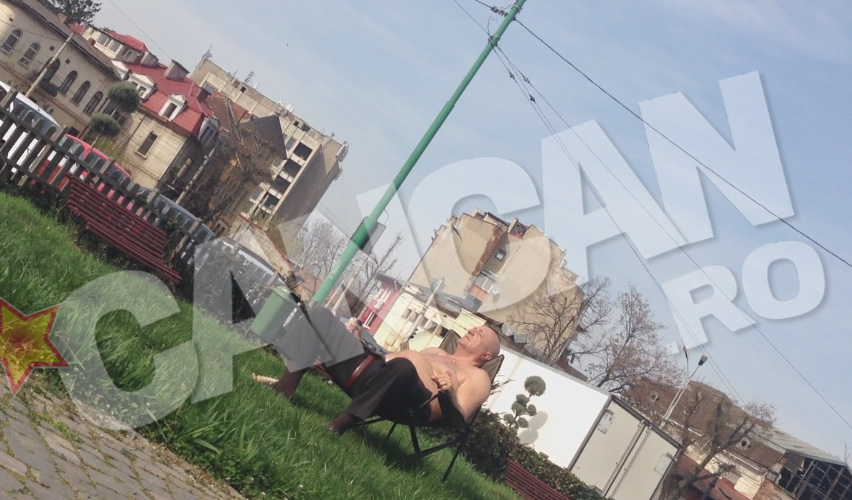 Timp de cateva minute, el s-a odihnit sub razele soarelui