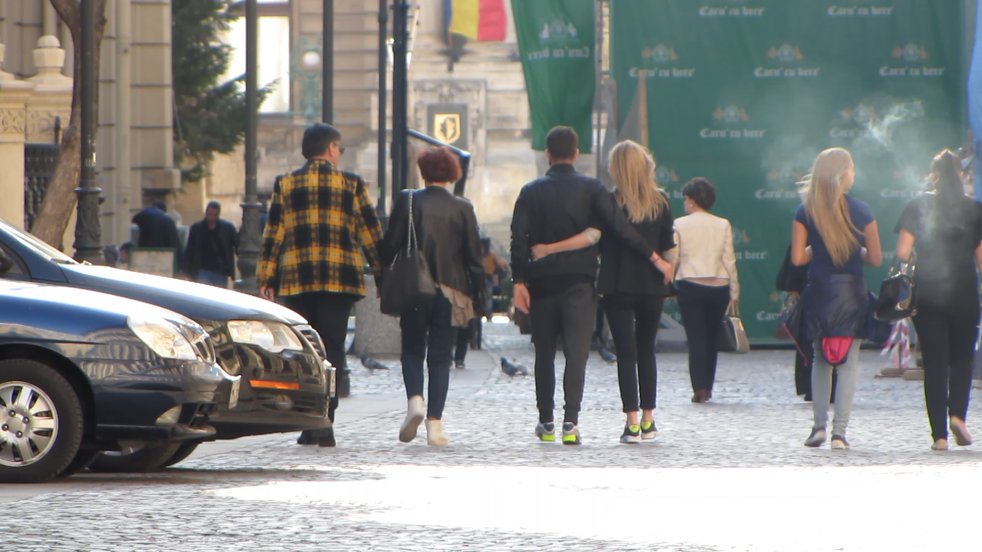 Pe tot parcursul plimbarii cei doi nu si-au dat drumul la mana