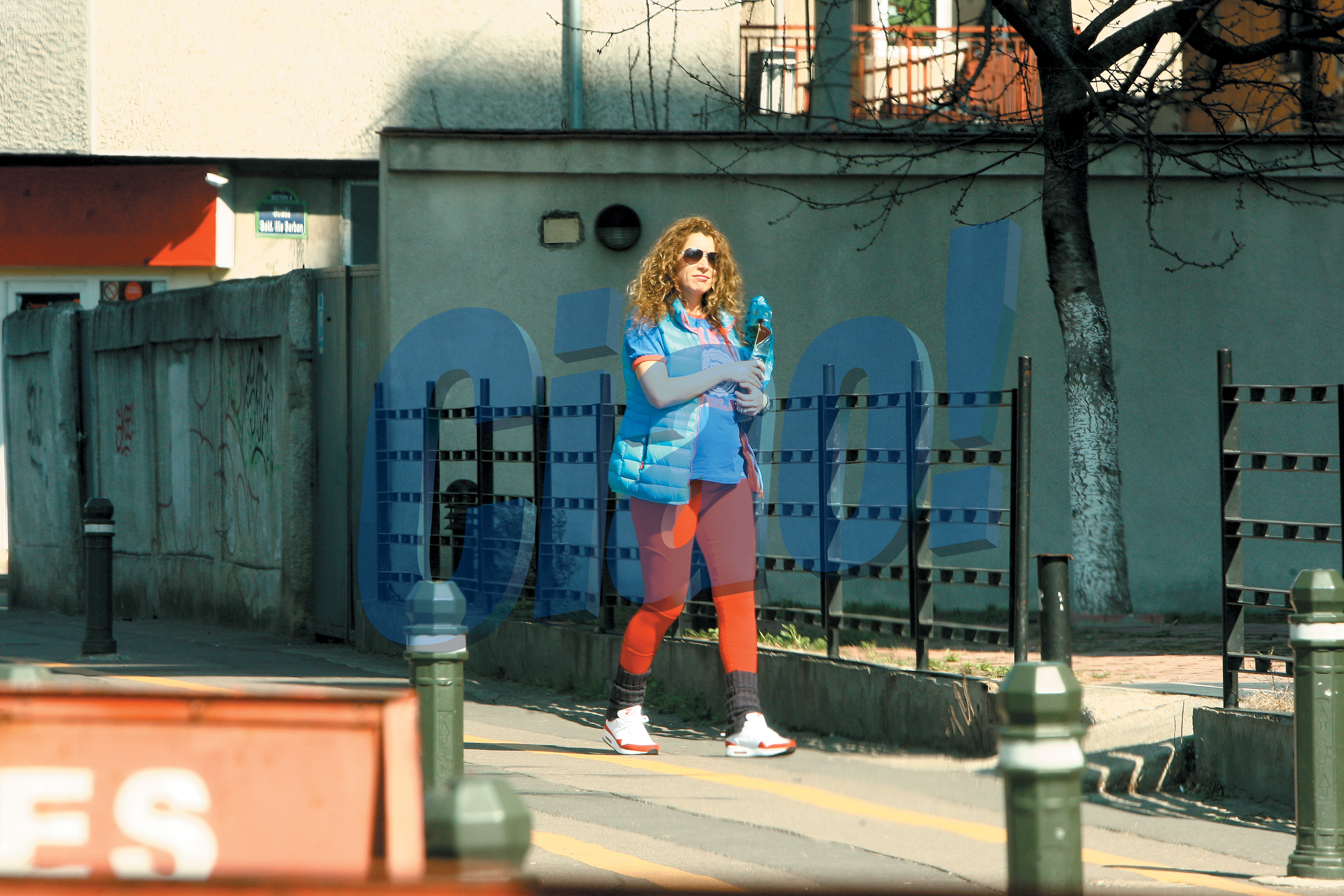 Carmen si-a scos burtica la soare